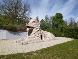 Socha chodského psa na Hrádku u Újezda