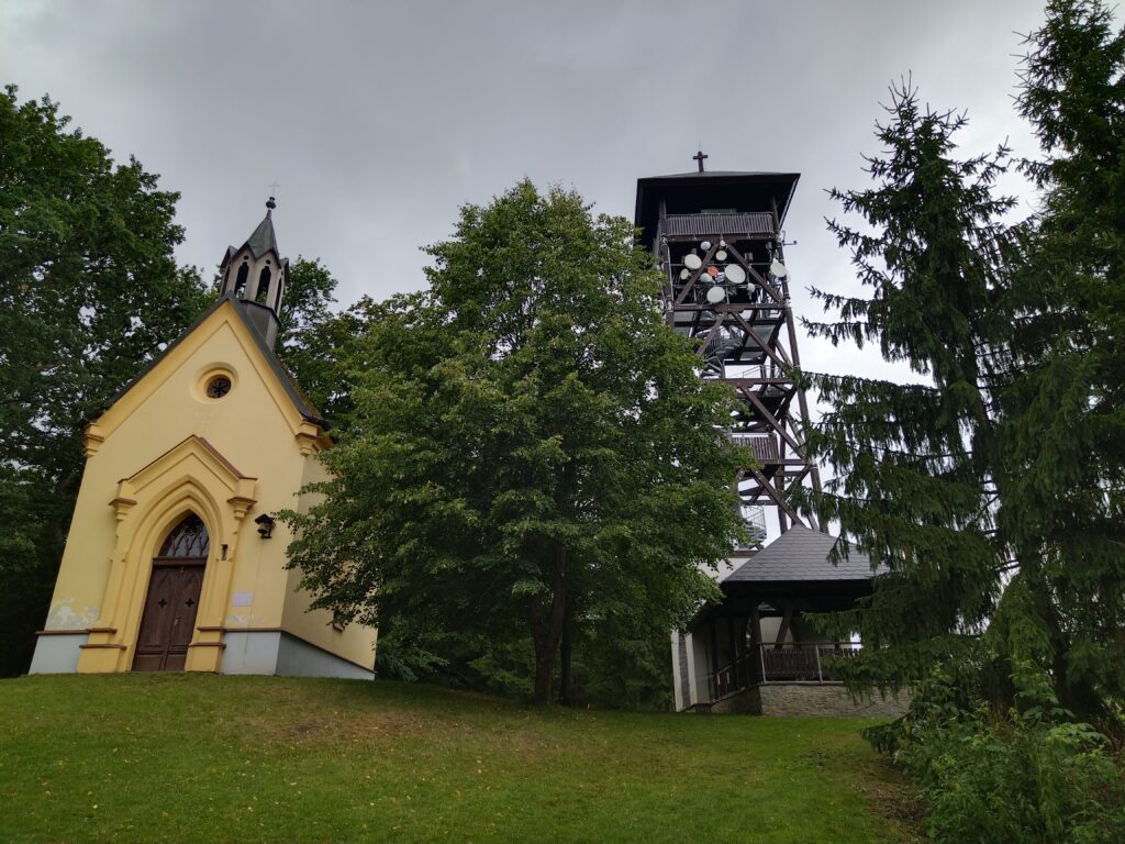 Svatá Markéta - kaple a rozhledna nad chodským Dlažovem